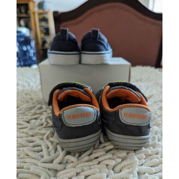 Bundle of 2 boys sneakers (Surprize & Genunine Kids from Oshkosh)   SZ 5 - Picture 4 of 12